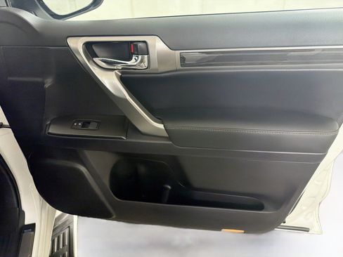 Used 2023 Lexus GX 460 Premium w/ Accessory Package AWD/4WD image 33