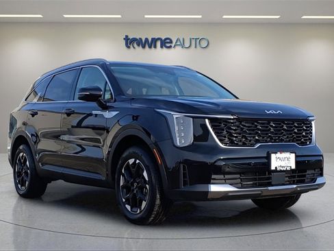 Used 2025 Kia Sorento S image 7