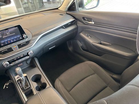 Used 2025 Nissan Altima 2.5 SV FWD image 35