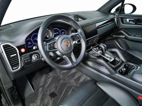 Certified 2023 Porsche Cayenne AWD/4WD image 4
