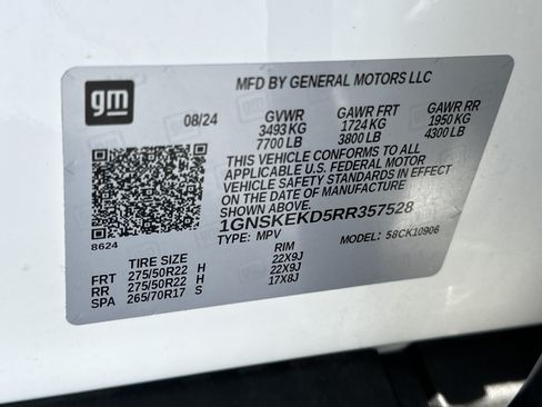 Used 2024 Chevrolet Suburban RST w/ Luxury Package AWD/4WD image 30