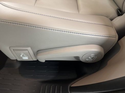 Used 2019 Toyota Highlander XLE image 22