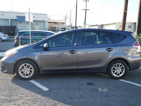 Used 2016 Toyota Prius V Five FWD image 2