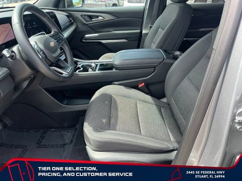 Used 2024 Chevrolet Traverse LT w/ Midnight/Sport Edition FWD image 9
