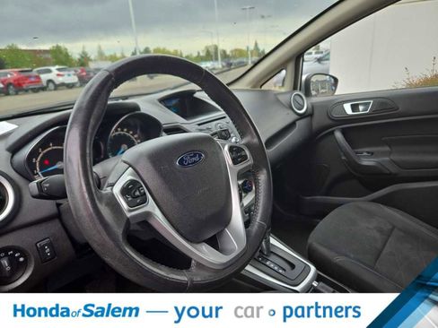 Used 2015 Ford Fiesta SE image 2