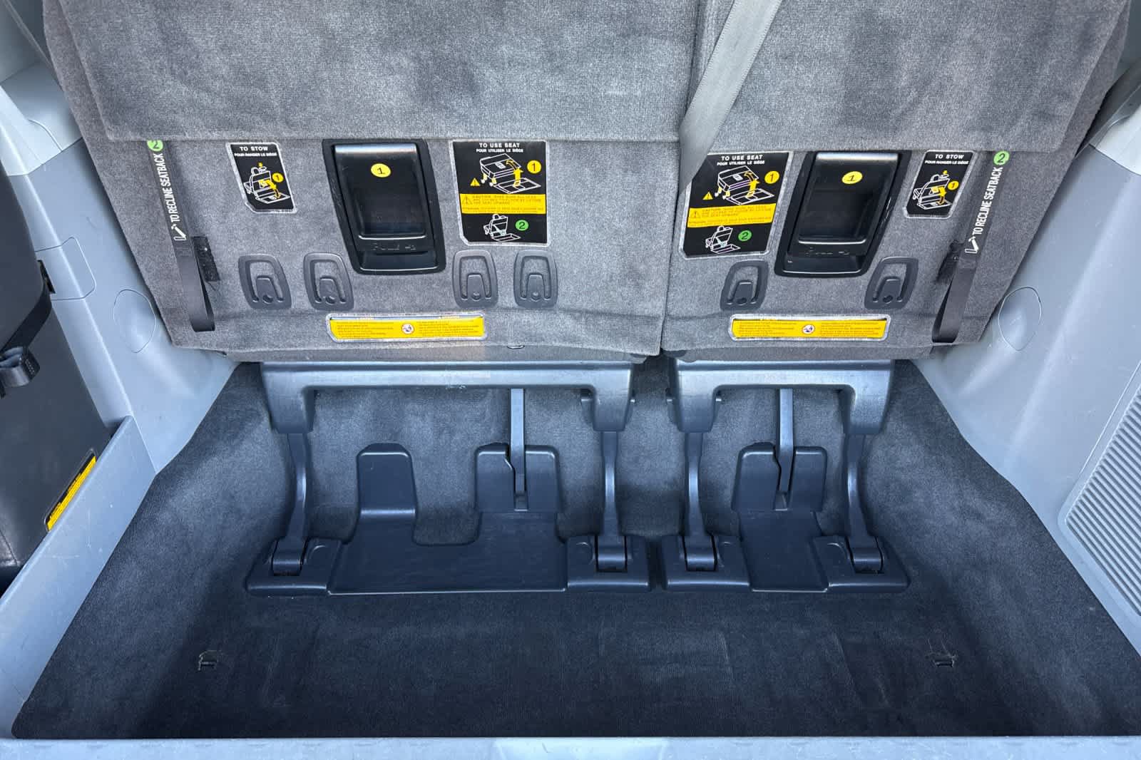 Used 2012 Toyota Sienna SE FWD image 17