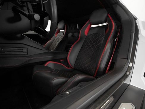 Used 2017 Lamborghini Aventador S image 41