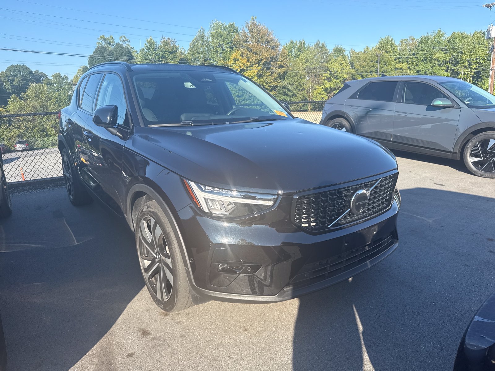 Used 2024 Volvo XC40 B5 Plus w/ Climate Package AWD/4WD image 4