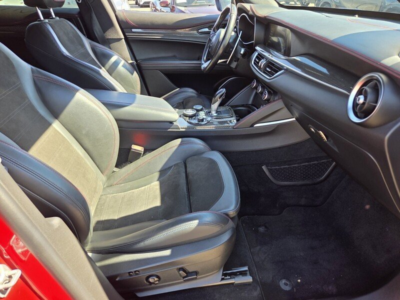 Used 2018 Alfa Romeo Stelvio Quadrifoglio w/ Driver Assist Dynamic Package AWD/4WD image 17