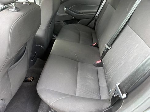 Used 2015 Ford Focus SE FWD image 23