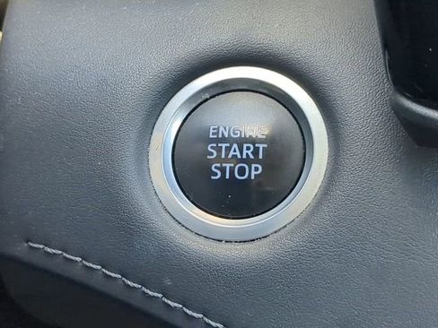 Used 2021 Toyota Highlander L image 26