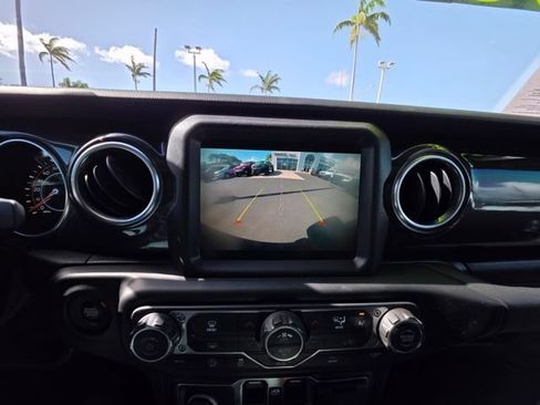 Used 2022 Jeep Wrangler Unlimited Sahara AWD/4WD image 14