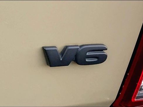 Used 2018 Toyota Tacoma TRD Off-Road AWD/4WD image 10