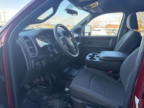 Used 2024 RAM 2500 Tradesman w/ Chrome Appearance Group image 15