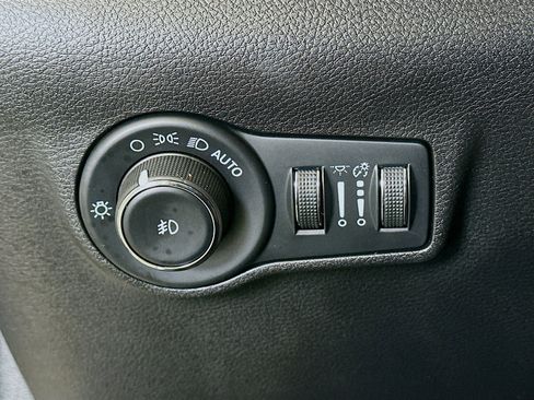 Used 2022 Jeep Compass Latitude FWD image 17