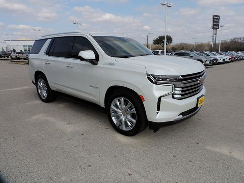 Used 2023 Chevrolet Tahoe High Country image 3