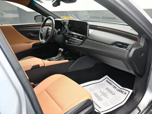 Used 2023 Lexus ES 250 w/ Premium Package AWD/4WD image 20