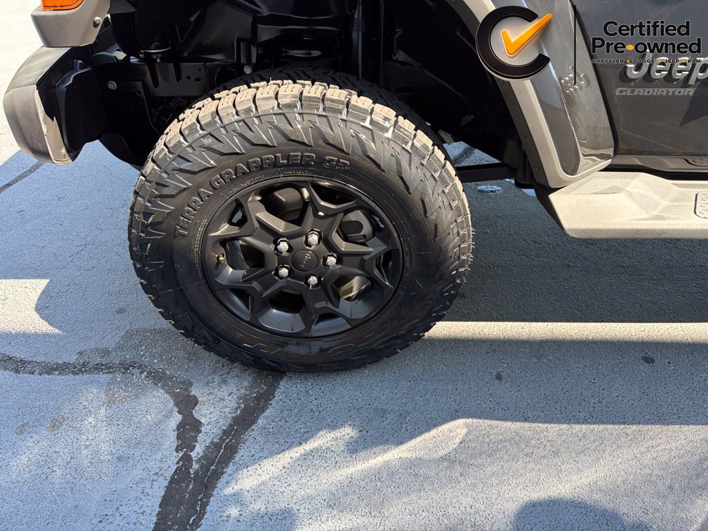 Certified 2023 Jeep Gladiator Sport AWD/4WD image 18