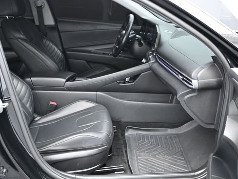 Used 2023 Hyundai Elantra Limited image 26