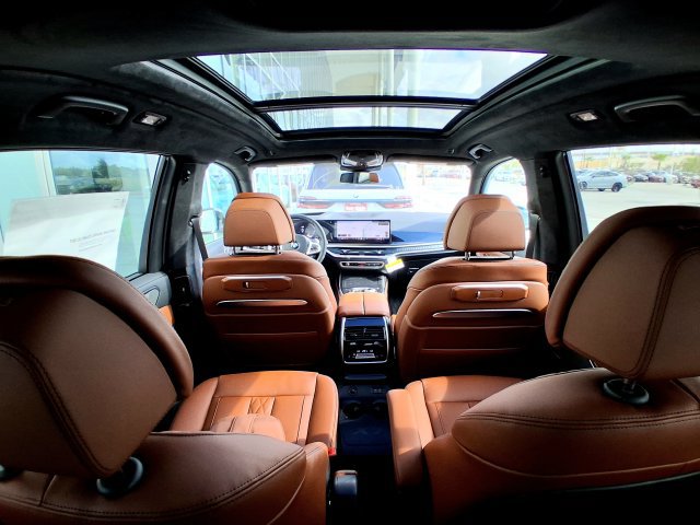 New 2027 BMW X7 xDrive40i w/ Executive Package AWD/4WD image 13