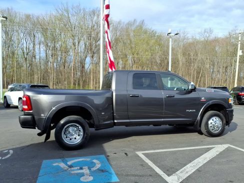Used 2022 RAM 3500 Laramie w/ Max Tow Package AWD/4WD image 5