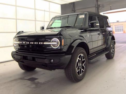 Used 2023 Ford Bronco Outer Banks AWD/4WD image 2