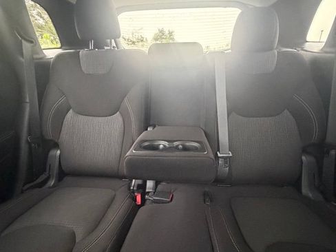 Used 2016 Jeep Cherokee Latitude w/ Cold Weather Group AWD/4WD image 17