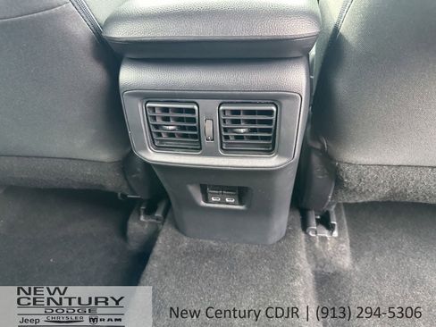 Used 2025 Toyota RAV4 XLE AWD/4WD image 15