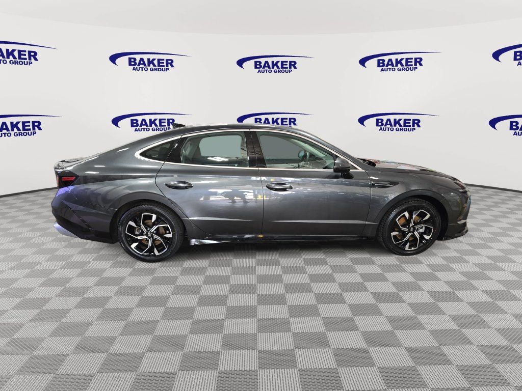 Used 2025 Hyundai Sonata SEL FWD image 4