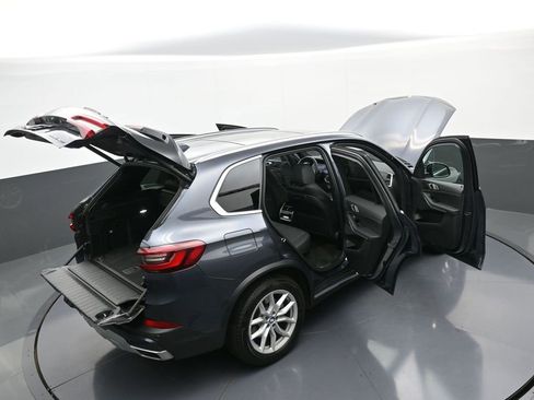 Used 2022 BMW X5 xDrive40i w/ Parking Assistance Package image 43
