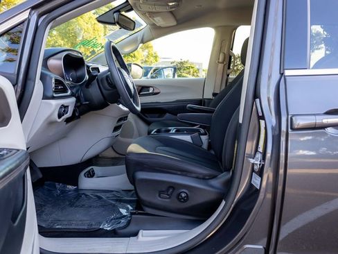 Used 2017 Chrysler Pacifica Touring Plus w/ Tire & Wheel Group image 21