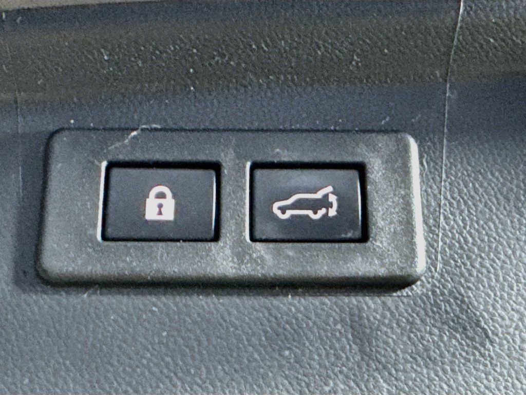 Used 2023 Subaru Outback Premium AWD/4WD image 31