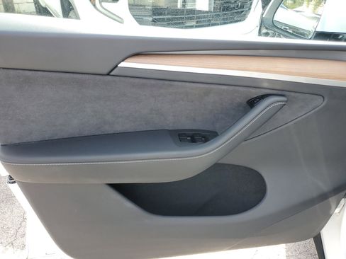 Used 2025 Tesla Model Y Long Range image 17