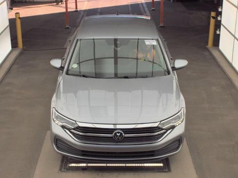 Used 2024 Volkswagen Jetta SE FWD image 3