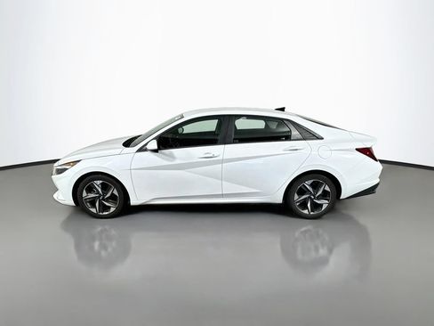 Used 2023 Hyundai Elantra SEL w/ Convenience Package FWD image 3