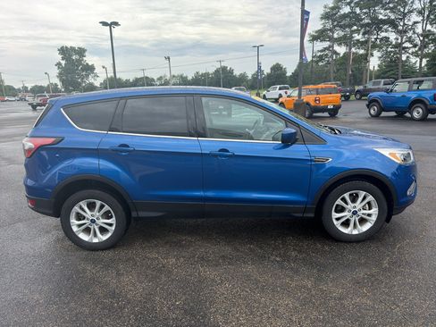 Used 2017 Ford Escape SE FWD image 5