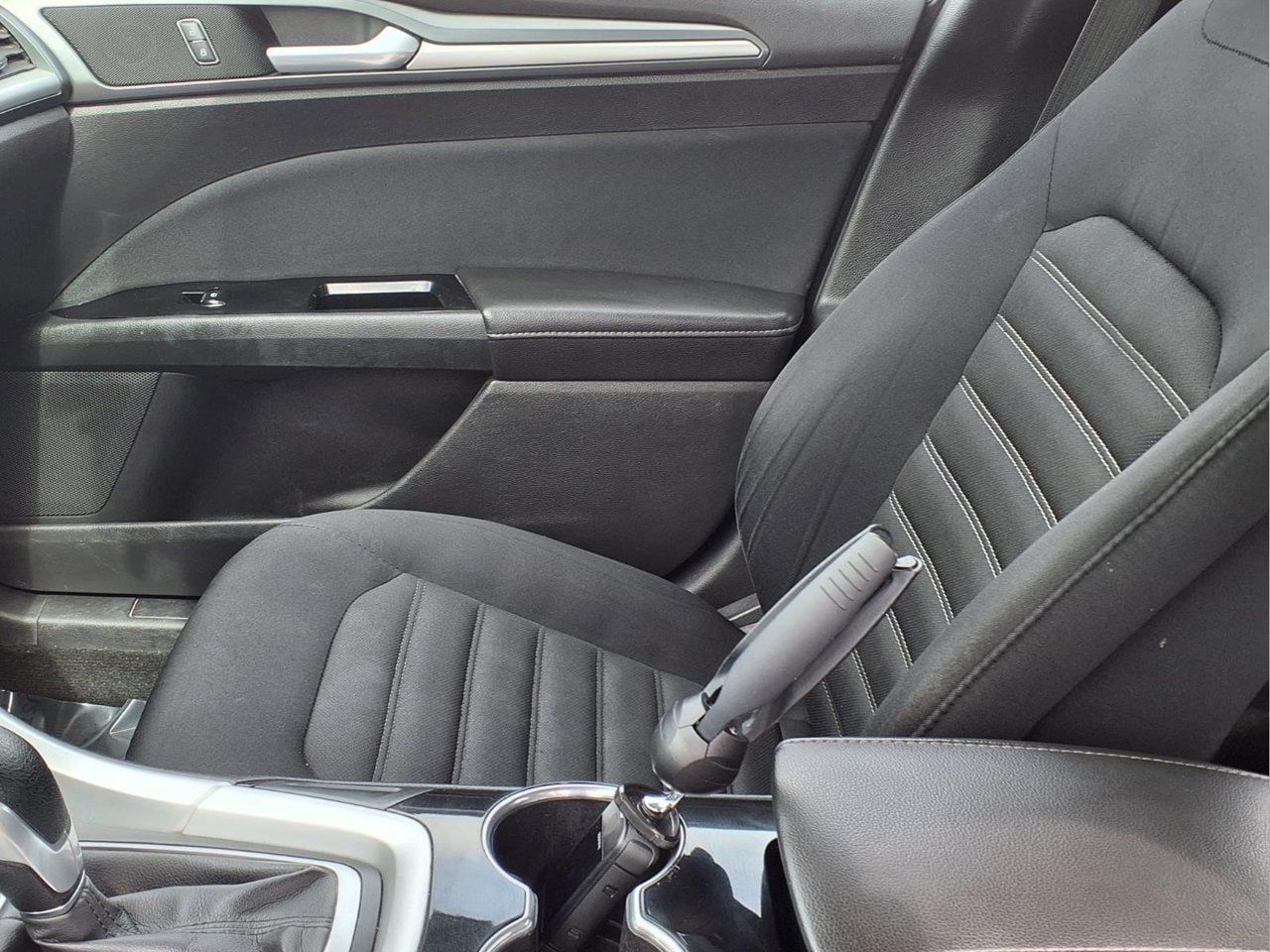 Used 2015 Ford Fusion SE FWD image 13