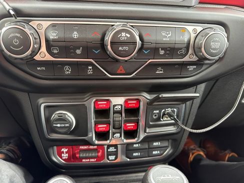 Used 2023 Jeep Gladiator Rubicon w/ LED Lighting Group AWD/4WD image 4
