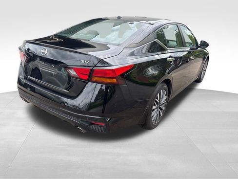 Used 2024 Nissan Altima 2.5 SV w/ SV Premium Package FWD image 8