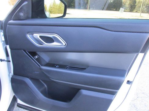Used 2018 Land Rover Range Rover Velar S image 41