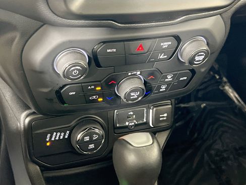 Used 2022 Jeep Renegade Trailhawk w/ Sun/Sound Group AWD/4WD image 16