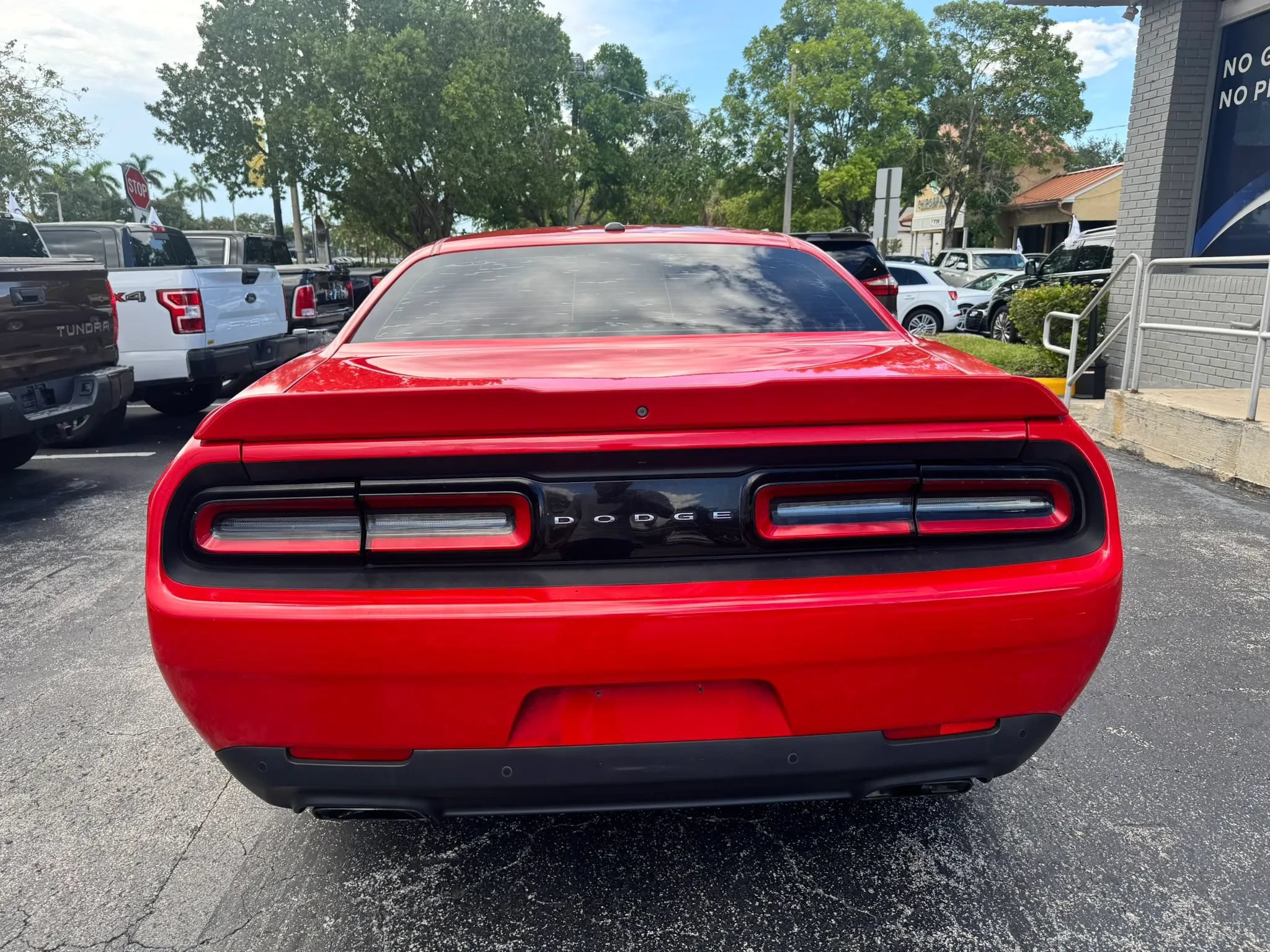 Used 2018 Dodge Challenger R/T w/ Performance Handling Group RWD image 6