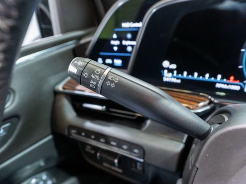 Used 2021 Cadillac Escalade Premium Luxury w/ Driver Assist Tech Package image 33