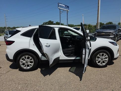 Certified 2025 Ford Escape Active w/ Tech Pack #1 FWD image 8