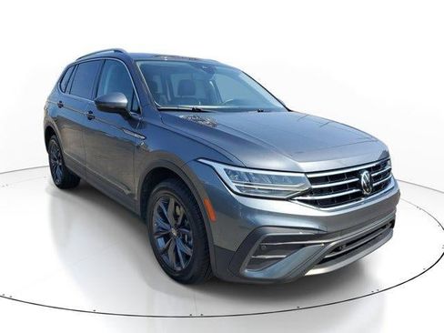 Used 2022 Volkswagen Tiguan SE AWD/4WD image 2
