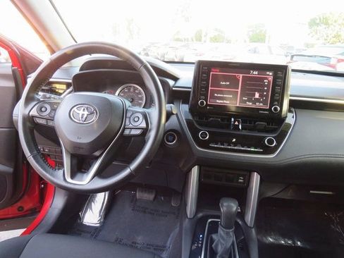 Used 2022 Toyota Corolla Cross LE w/ Moonroof Package image 21