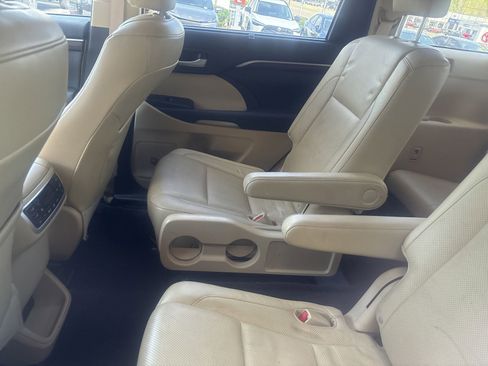Used 2014 Toyota Highlander Limited Platinum image 18