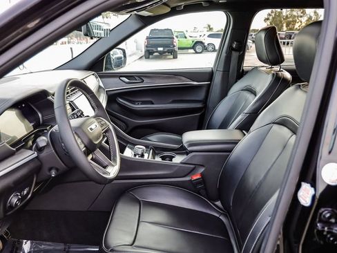 Certified 2024 Jeep Grand Cherokee L Limited w/ Luxury Tech Group II image 21