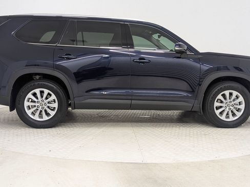 Used 2024 Toyota Grand Highlander XLE image 7