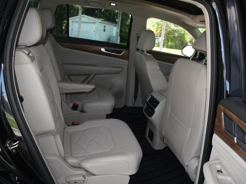 Used 2024 Volkswagen Atlas SE FWD image 19